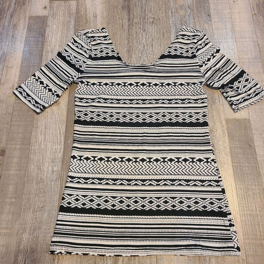 Capella large women's black and white aztec striped top new without tags
